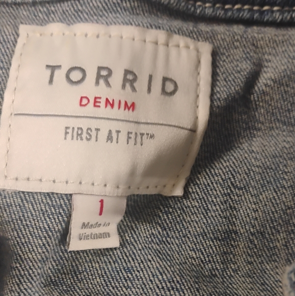 Torrid Cropped Womens Buttoned Denim Vest Sz 1 1X - Picture 2 of 6